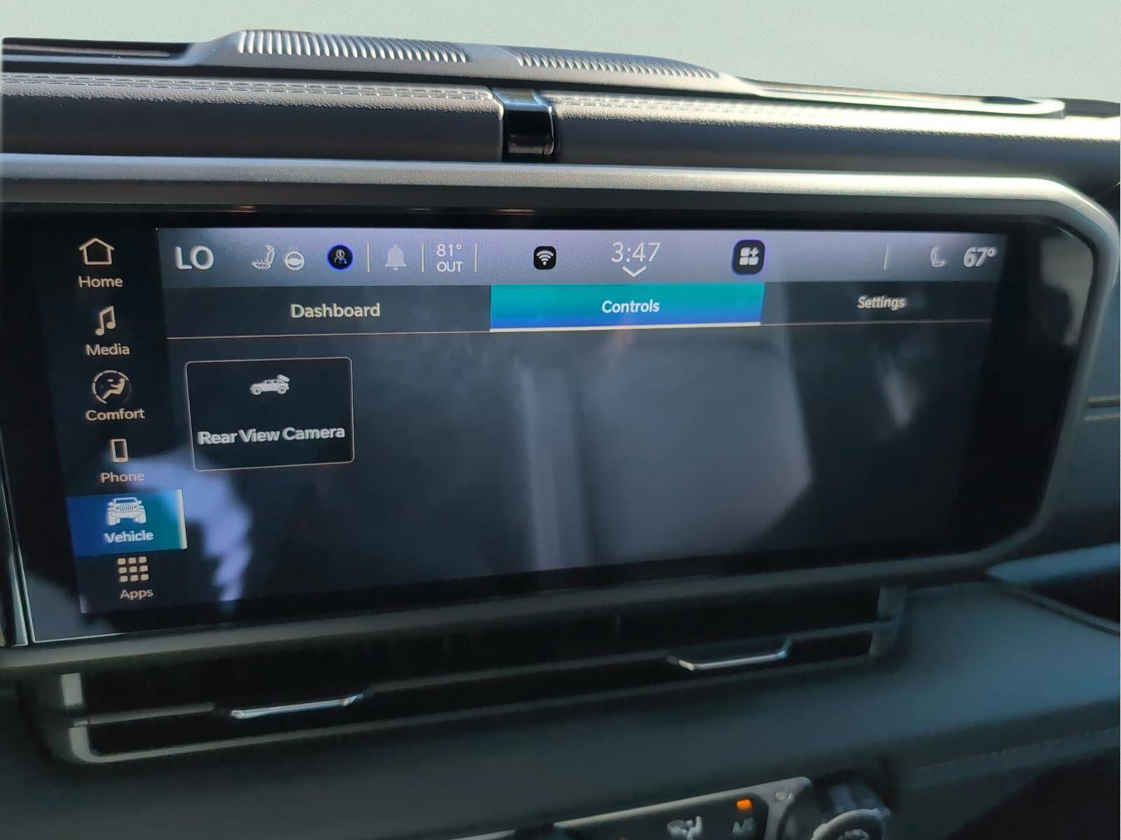 Used 2024 Jeep Wrangler Sahara w/ Safety Group image 19