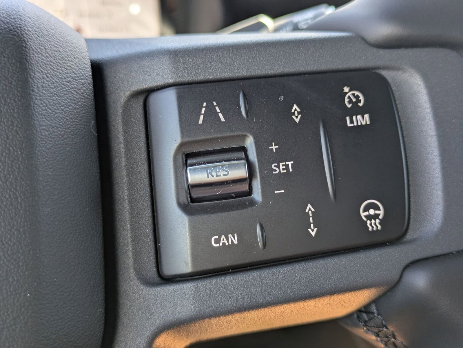 New 2026 Land Rover Defender 110 X-Dynamic SE AWD/4WD image 18