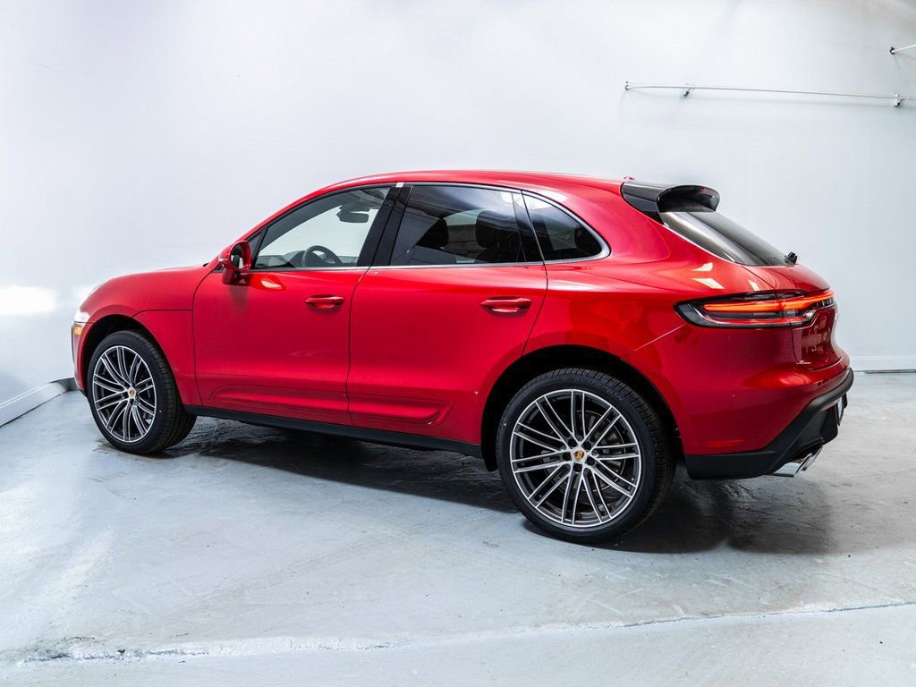 Used 2025 Porsche Macan image 2