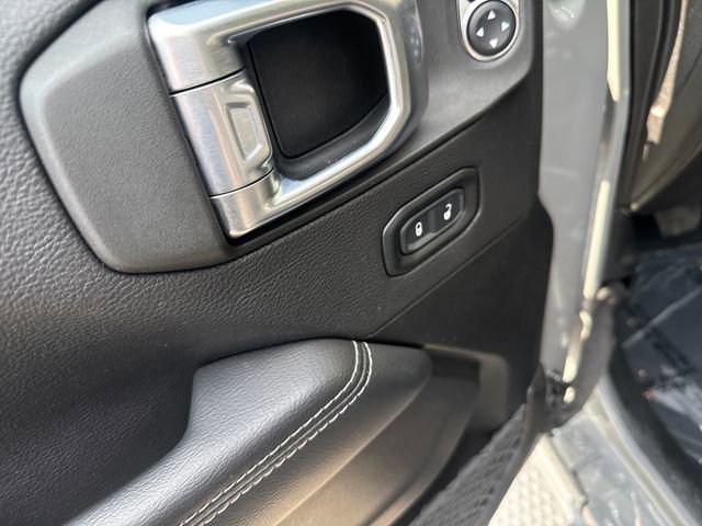 Used 2022 Jeep Wrangler Unlimited Sahara w/ Cold Weather Group image 10