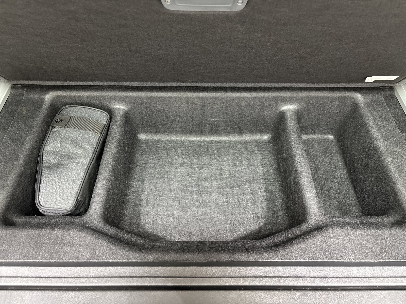 Used 2022 Rivian R1S Launch Edition image 26