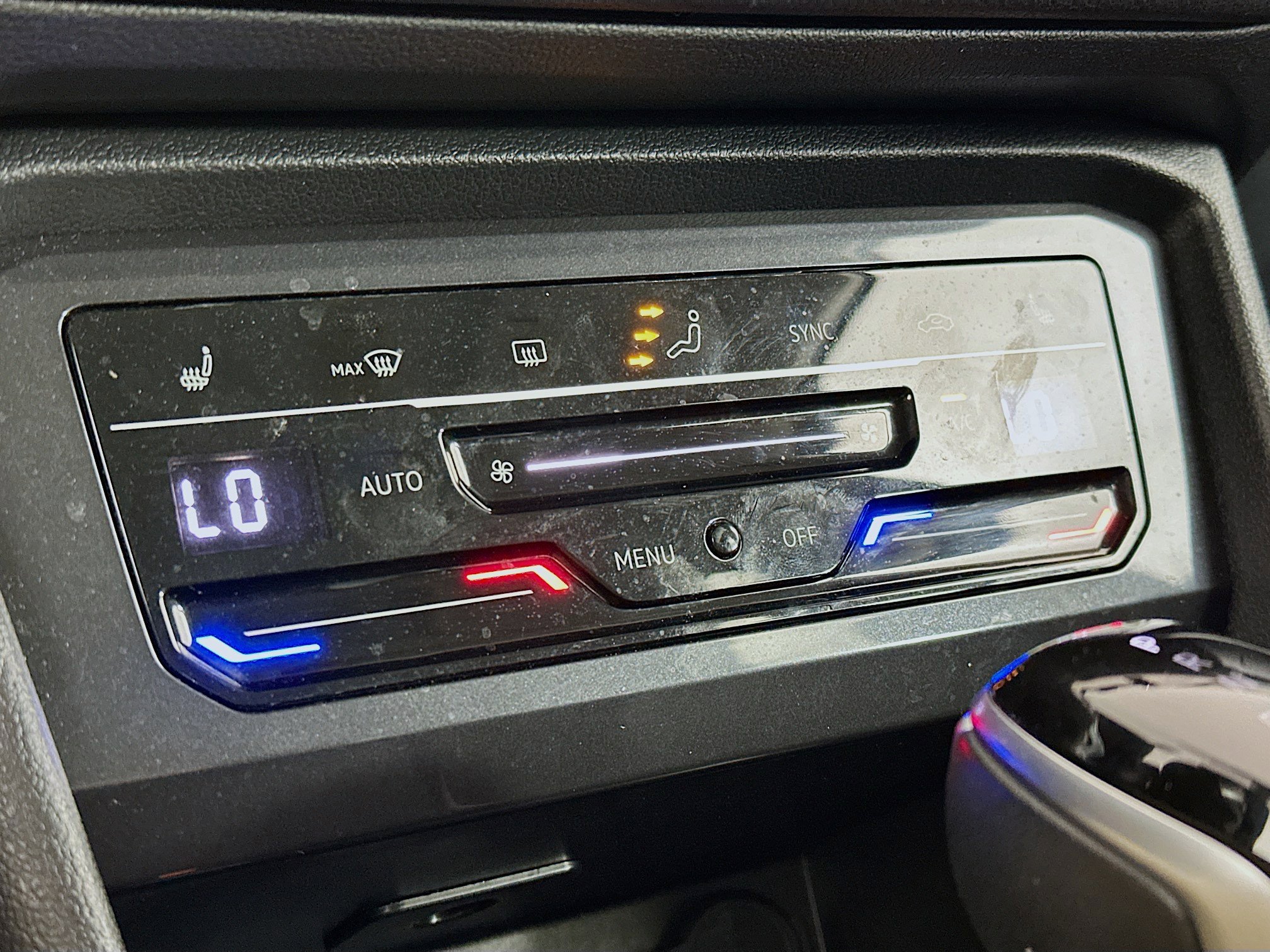 Used 2024 Volkswagen Tiguan SE image 23