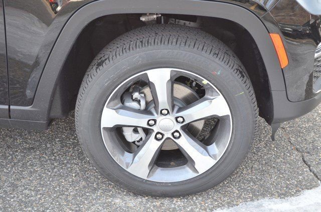 New 2025 Jeep Grand Cherokee Limited image 10