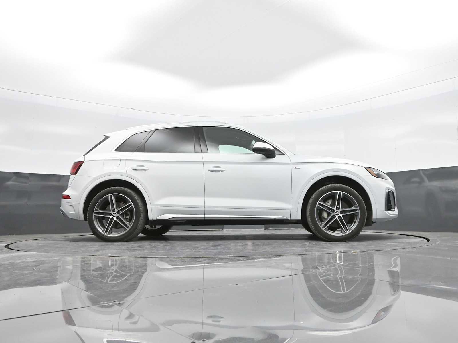 Used 2021 Audi Q5 e Premium Plus AWD/4WD image 40