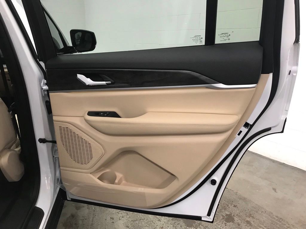 New 2025 Jeep Grand Cherokee L Limited image 38