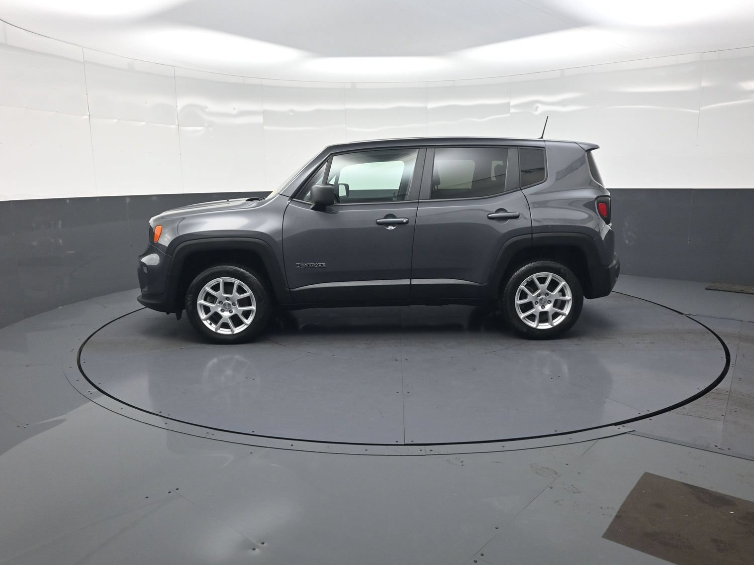 Used 2023 Jeep Renegade Latitude AWD/4WD image 6