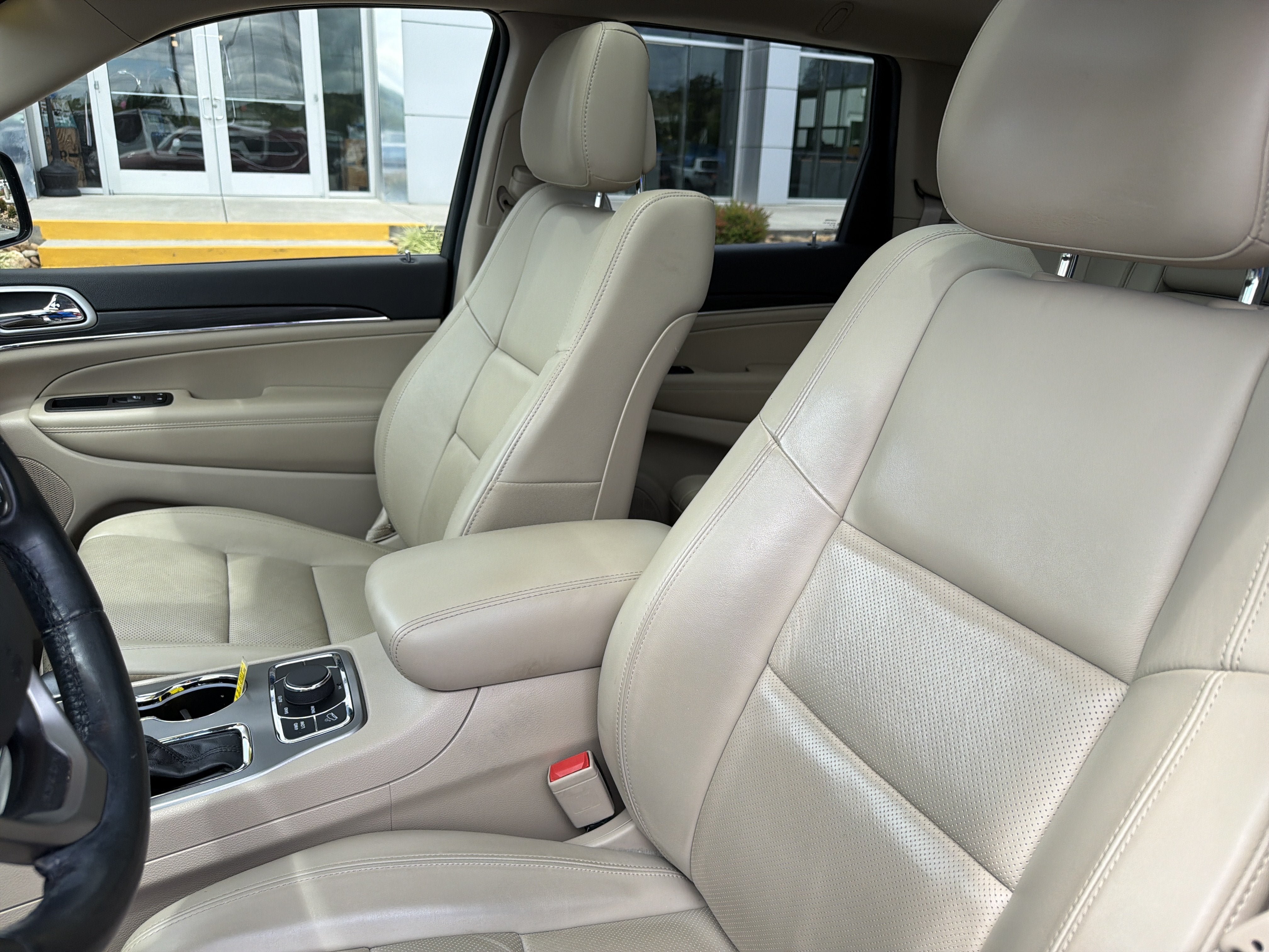 Used 2021 Jeep Grand Cherokee Limited w/ Luxury Group II AWD/4WD image 16