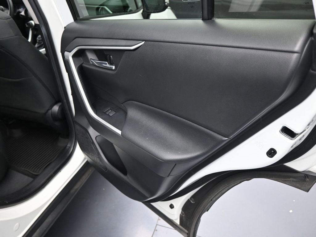 Used 2021 Toyota RAV4 XLE image 30