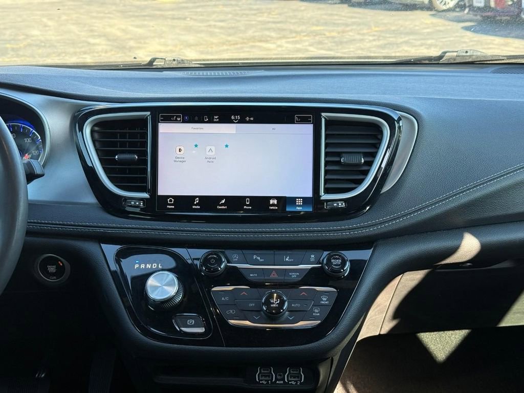 Used 2023 Chrysler Pacifica Touring image 14