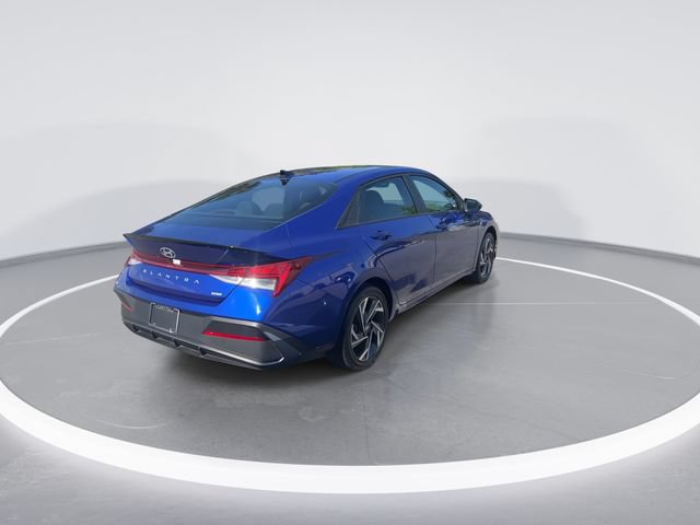 Certified 2025 Hyundai Elantra SEL FWD image 8