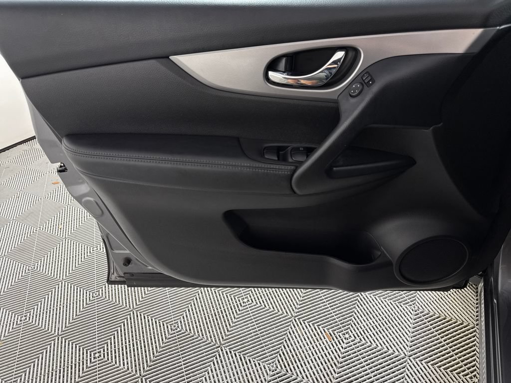 Used 2020 Nissan Rogue Sport SL FWD image 9