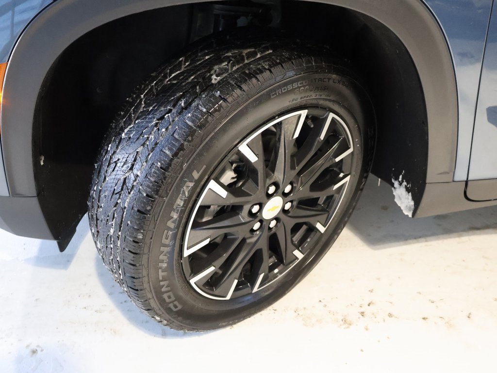 Used 2025 Chevrolet Traverse LT w/ Sun and Wheel Package image 43