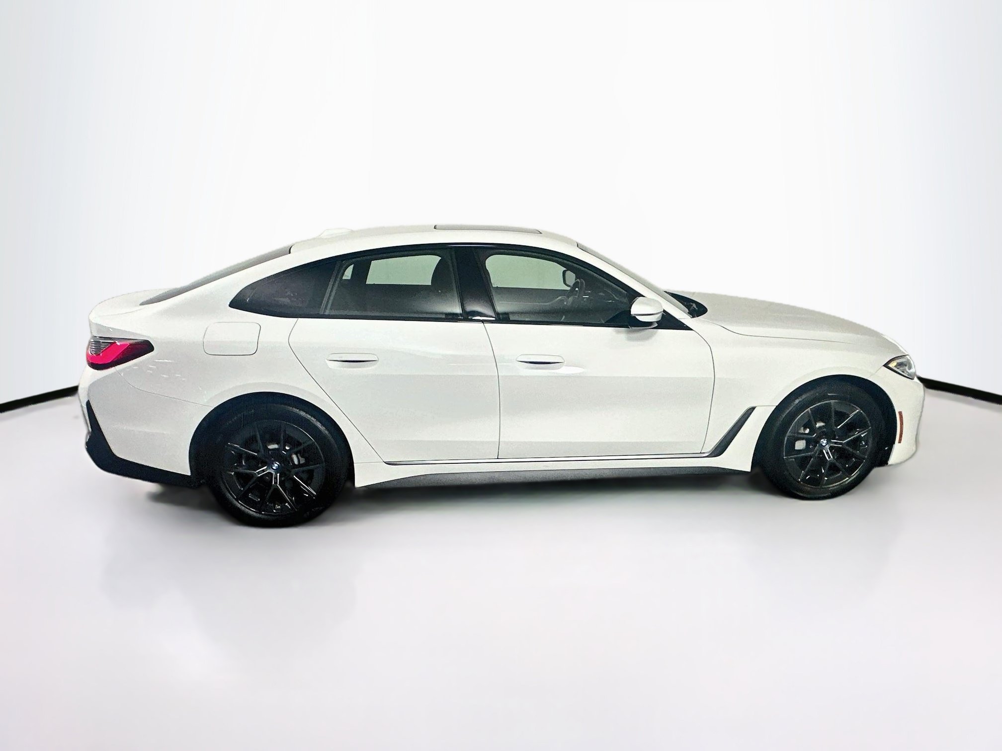 Used 2023 BMW i4 eDrive35 w/ Premium Package RWD image 10