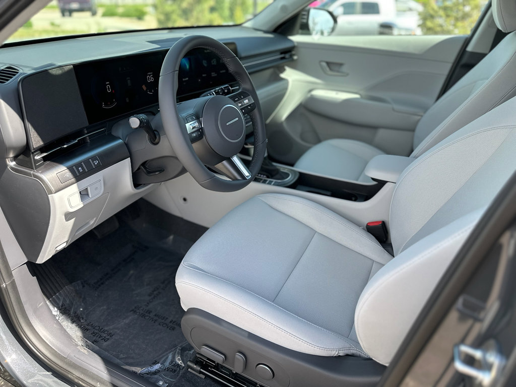 Used 2025 Hyundai Kona SEL image 21