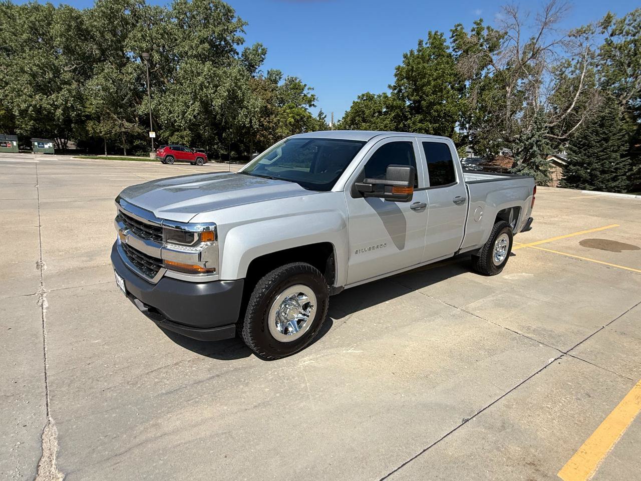 Used 2017 Chevrolet Silverado 1500 W/T AWD/4WD image 2