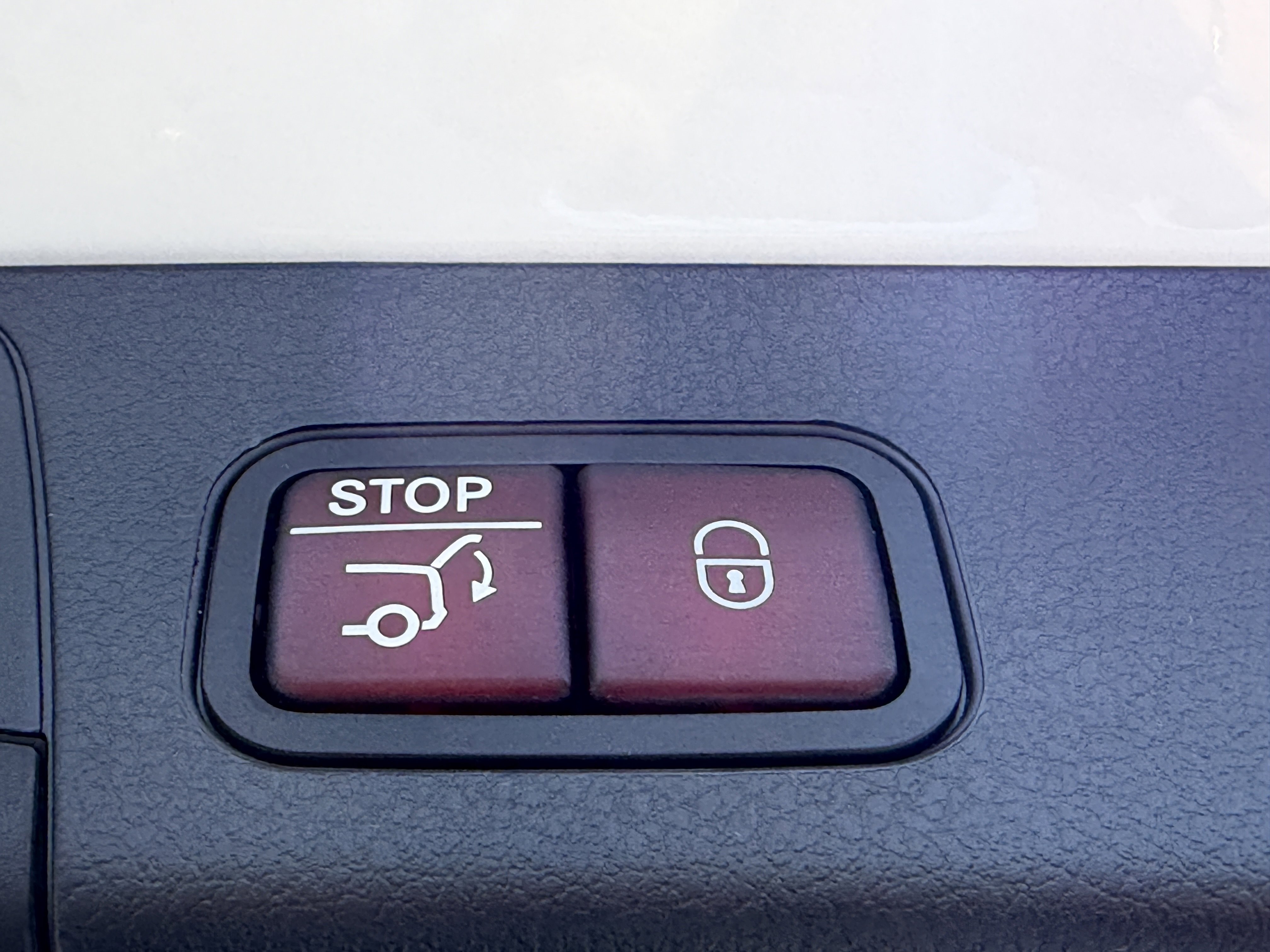 Used 2025 Mercedes-Benz GLB 250 image 11