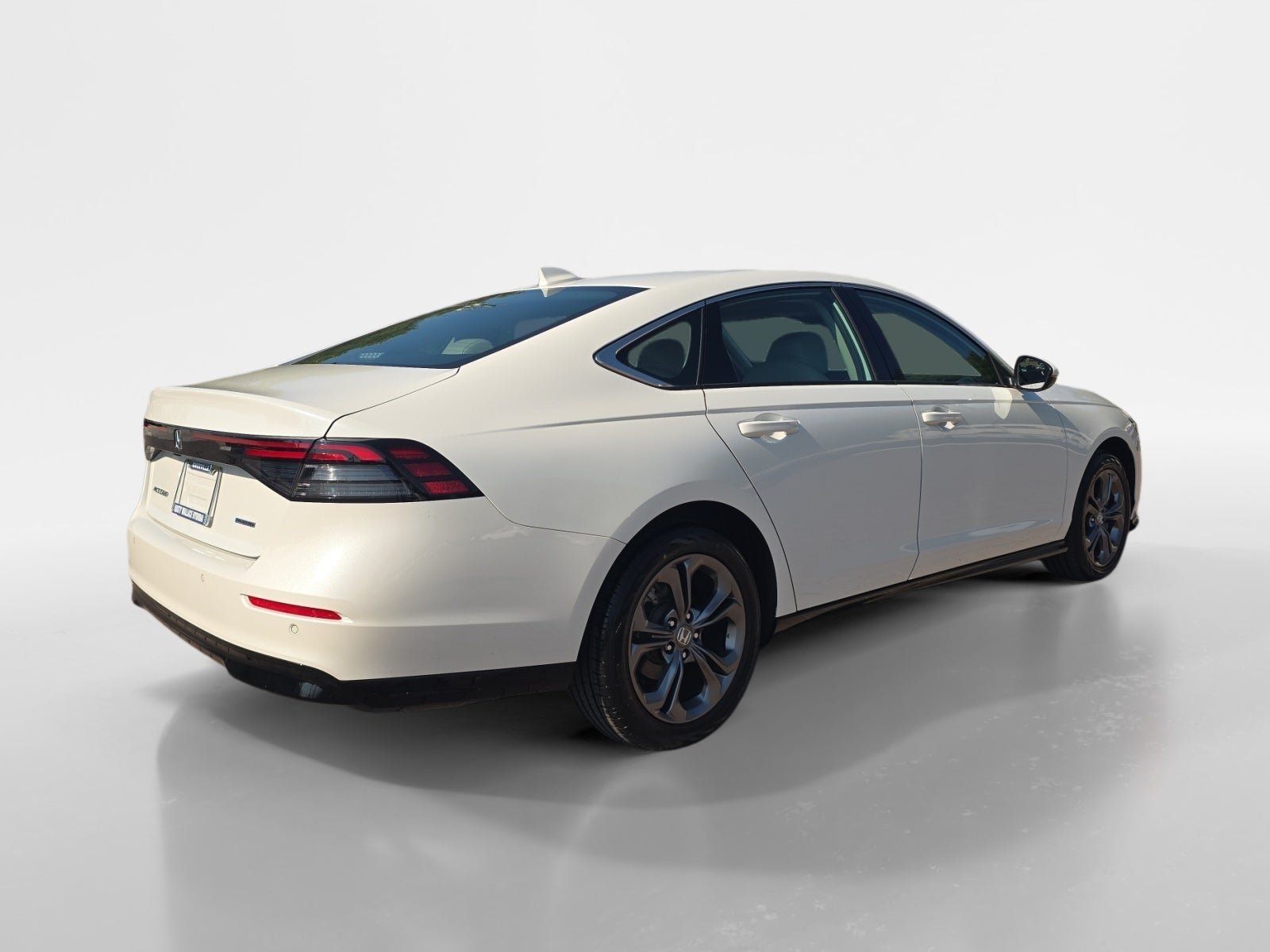 Used 2024 Honda Accord EX-L image 3