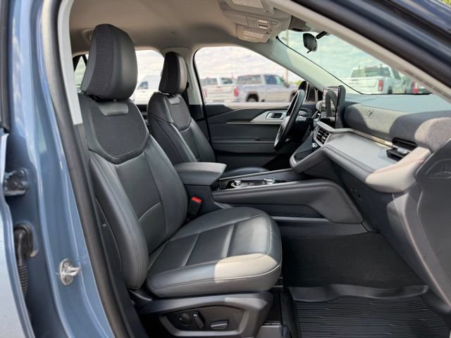 Used 2025 Ford Explorer Active w/ Active Comfort Package AWD/4WD image 14