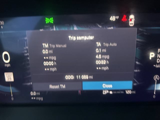 Certified 2025 Volvo XC60 B5 Plus AWD/4WD image 21