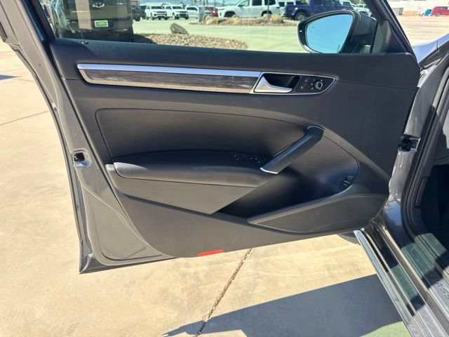 Used 2017 Volkswagen Passat 1.8T SEL Premium FWD image 20