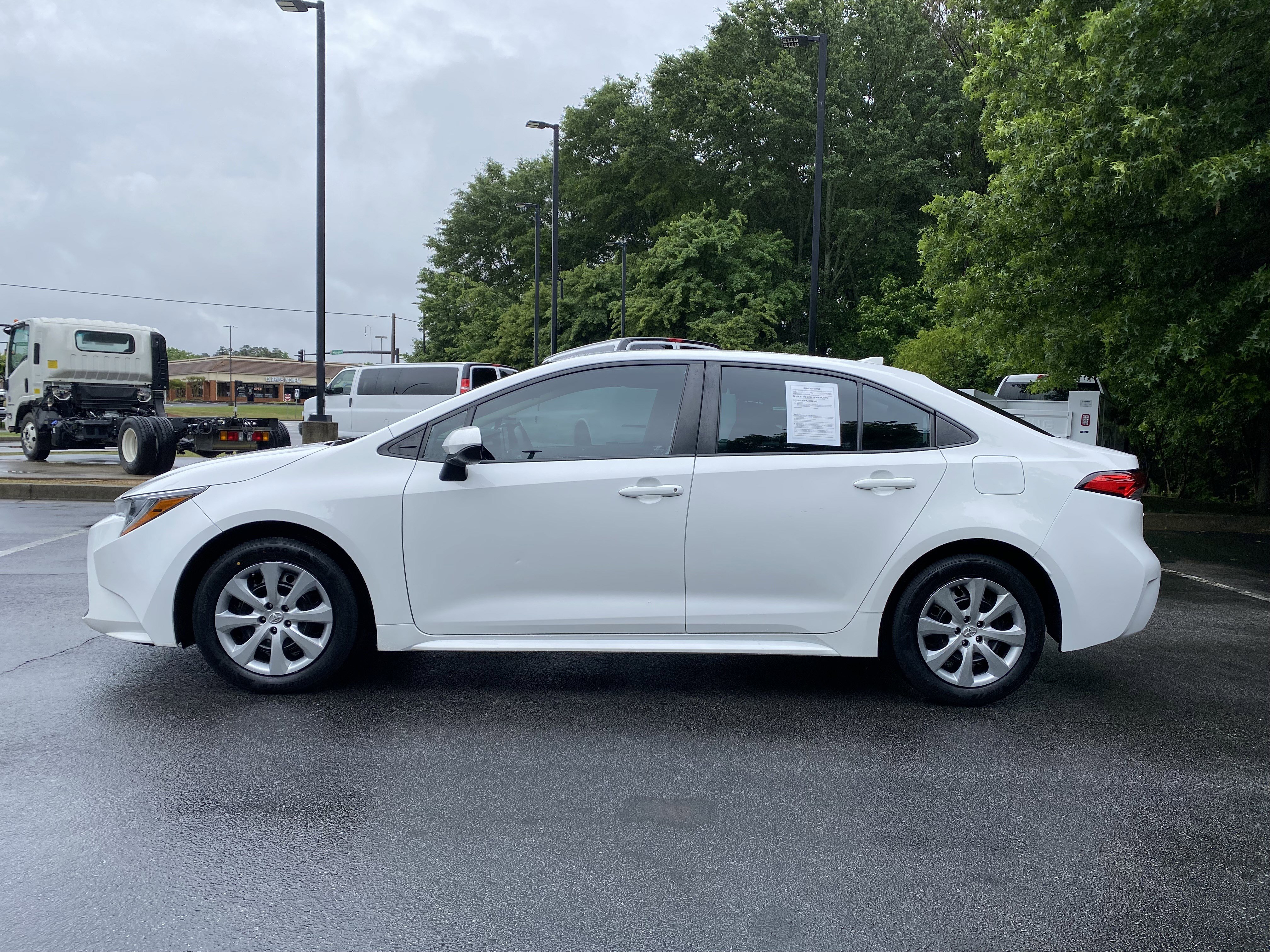 Used 2021 Toyota Corolla LE FWD image 6