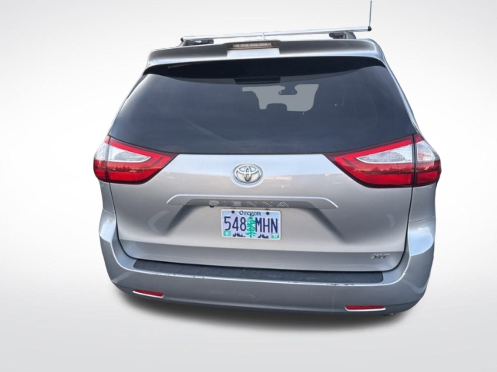 Used 2019 Toyota Sienna XLE image 7