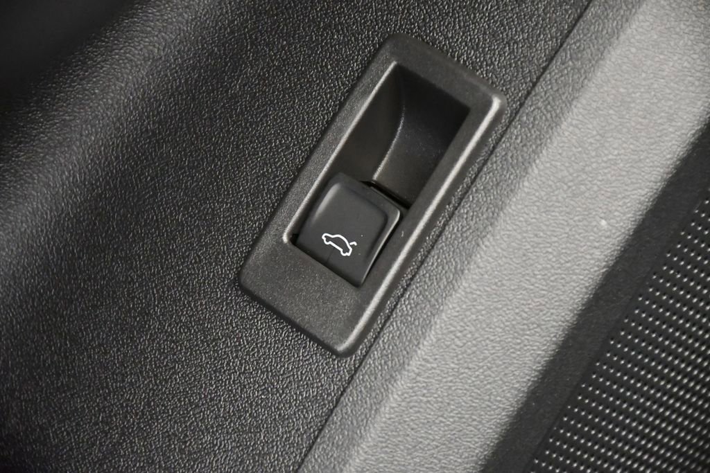 Used 2025 Audi Q5 Premium w/ Convenience Package image 34