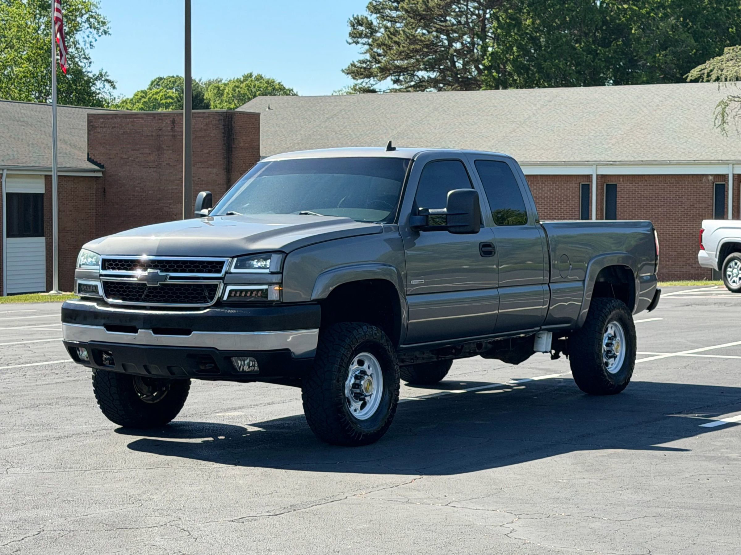 Used 2006 Chevrolet Silverado 2500 LT w/ Heavy-Duty Power Package
