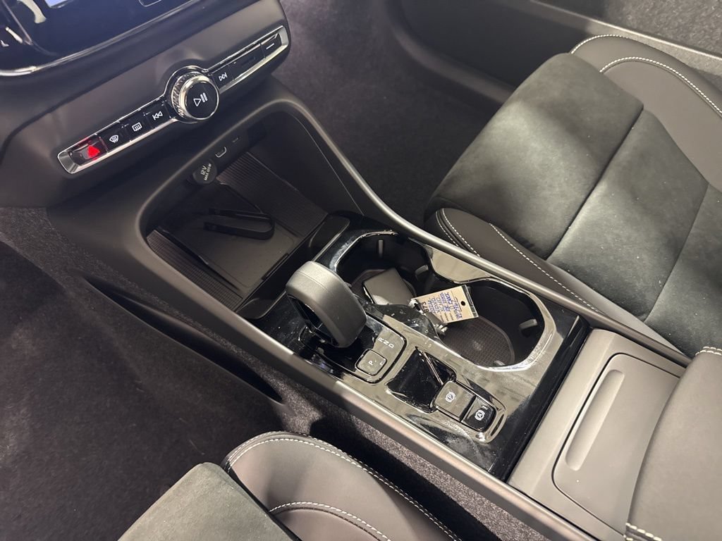 New 2026 Volvo XC40 B5 Ultra w/ Climate Package AWD/4WD image 14