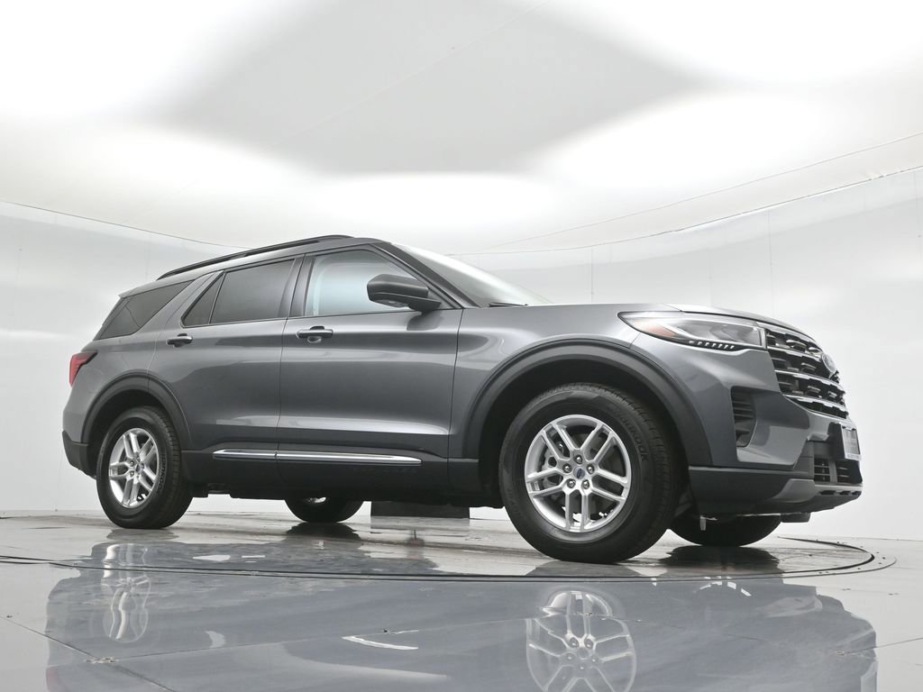 New 2025 Ford Explorer Active image 3