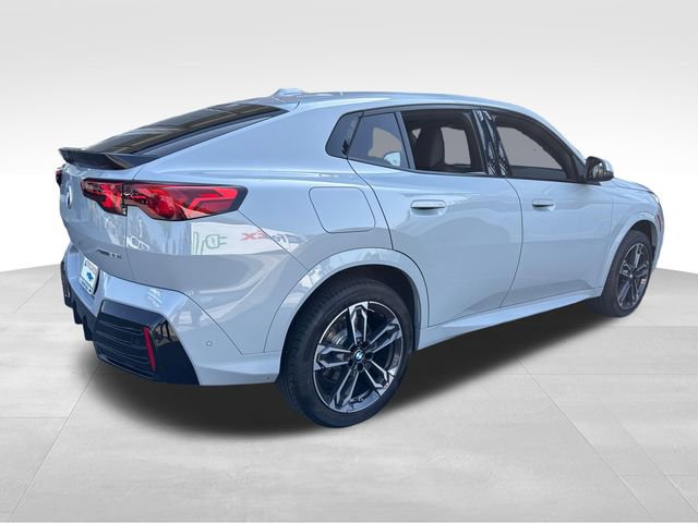 Used 2025 BMW X2 xDrive28i AWD/4WD image 9