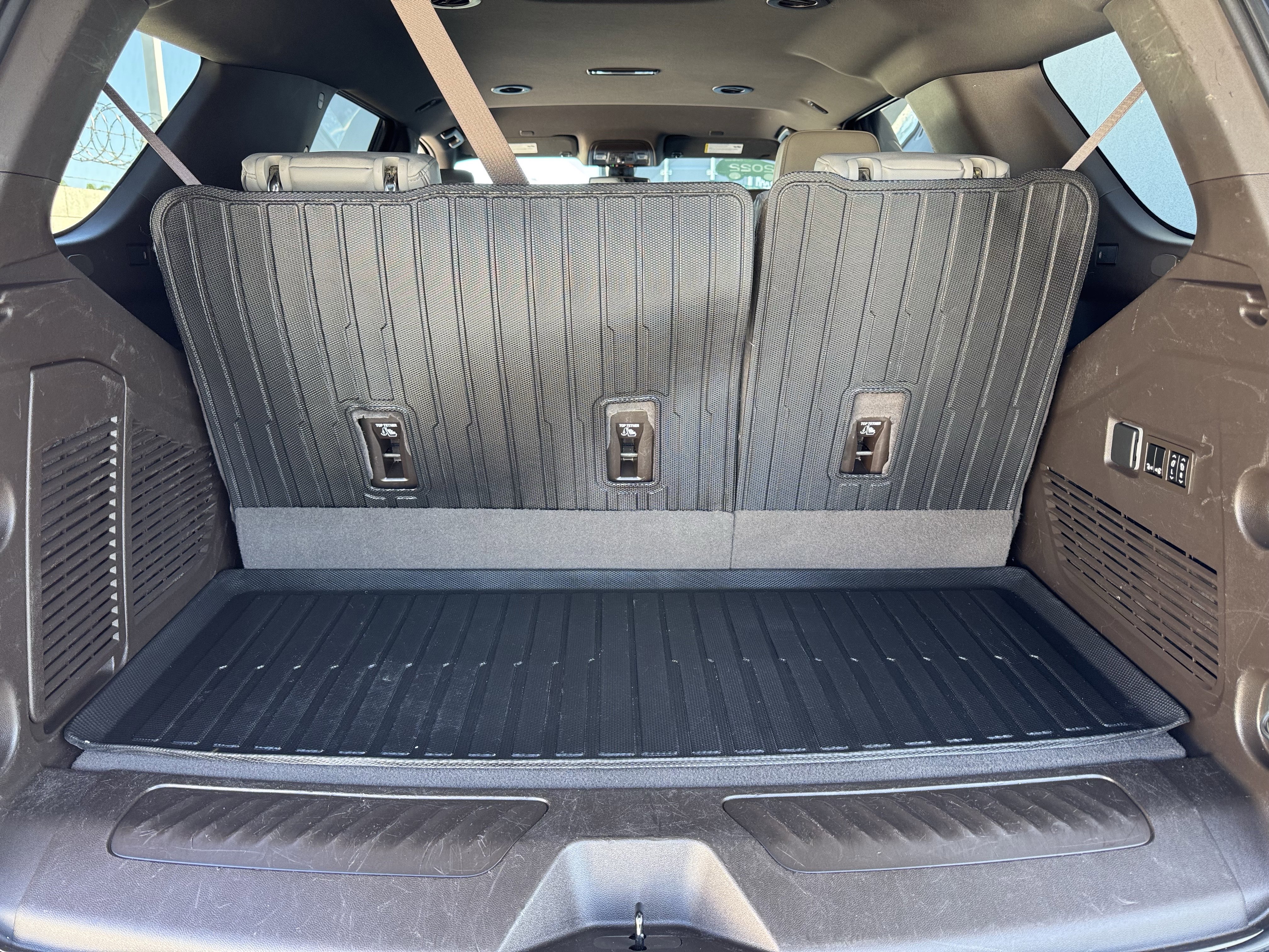 Used 2022 GMC Yukon SLT w/ SLT Luxury Package image 20