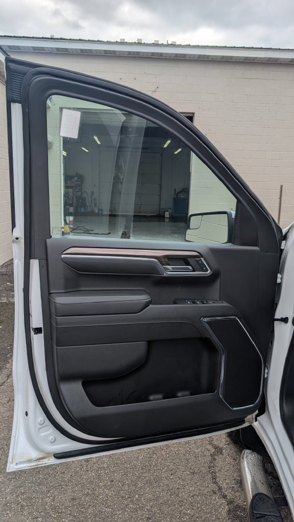 Used 2024 Chevrolet Silverado 1500 LT AWD/4WD image 6