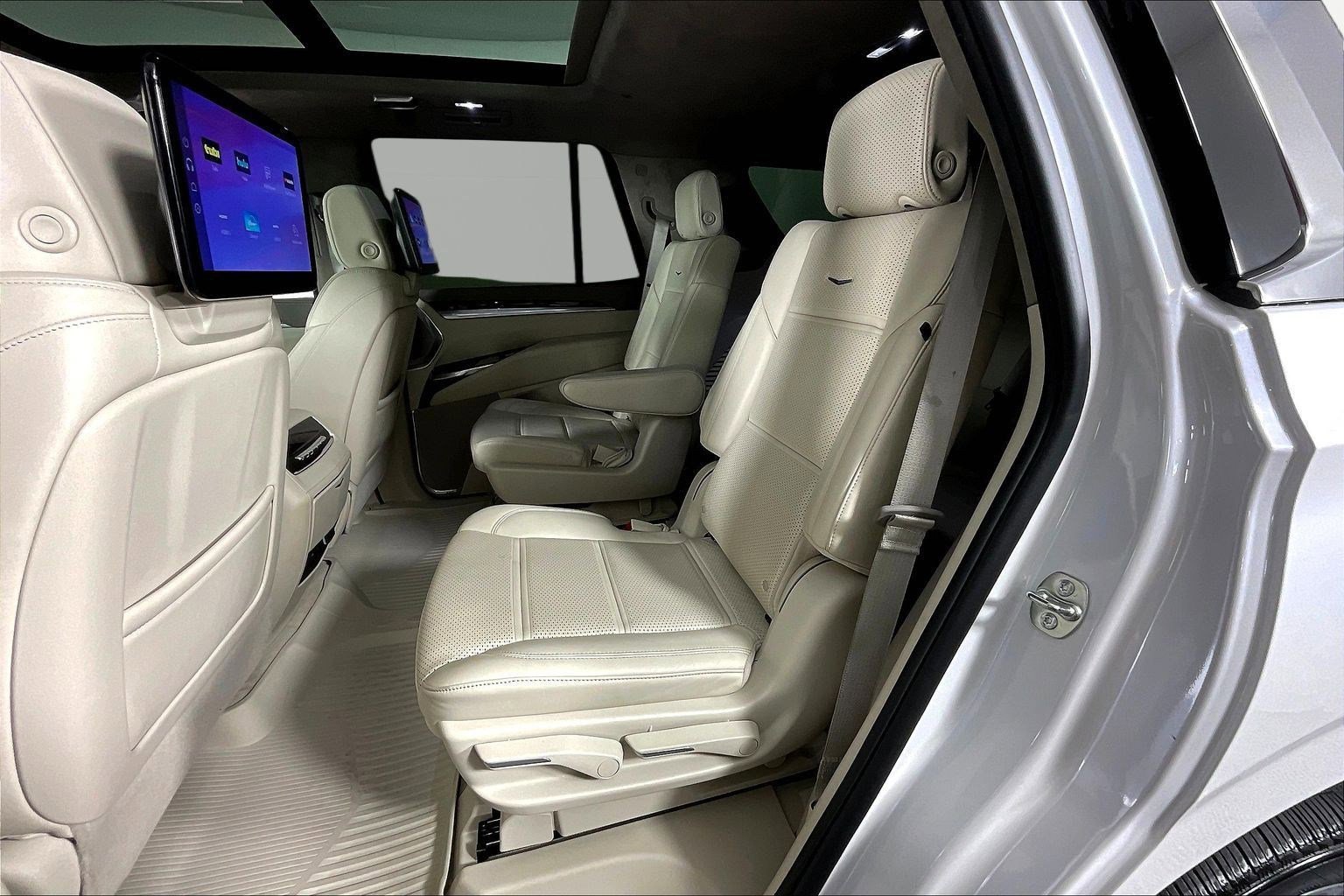 Used 2025 Cadillac Escalade Premium Luxury Platinum AWD/4WD image 22
