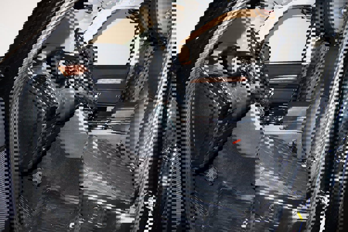 Used 2018 Land Rover Discovery HSE image 32