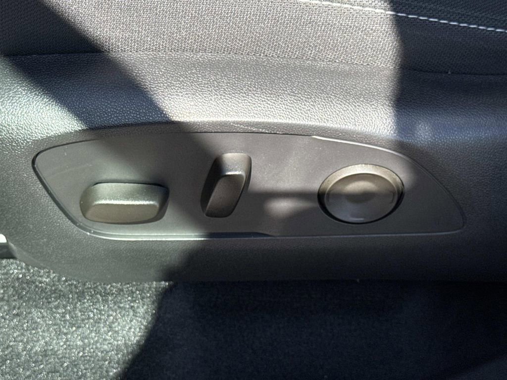 Used 2024 Chevrolet Traverse LT w/ LPO, Floor Liner Package FWD image 17