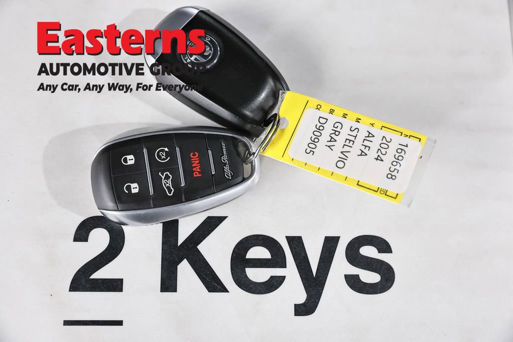 Used 2024 Alfa Romeo Stelvio Sprint image 27