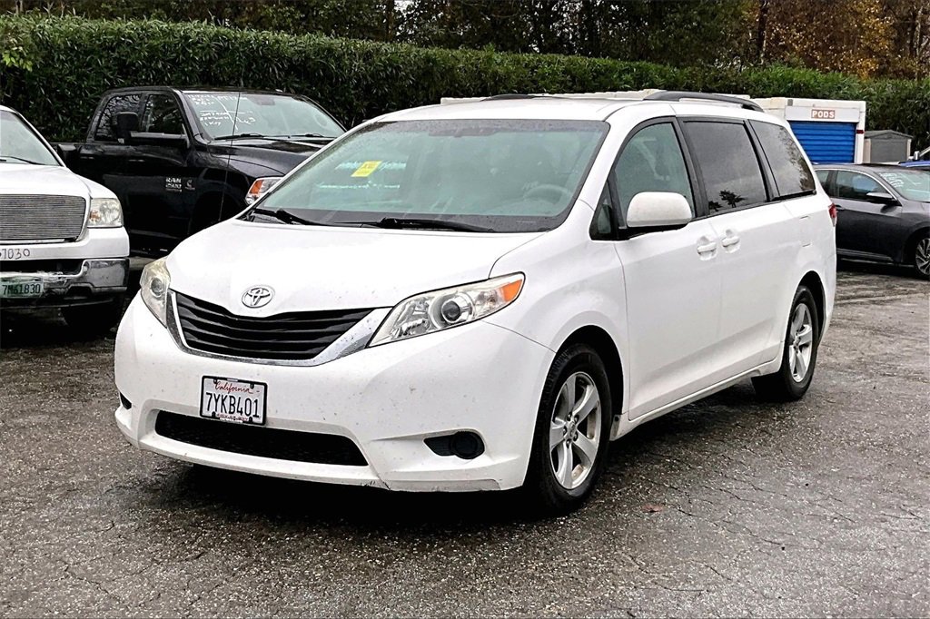Used 2012 Toyota Sienna LE image 3
