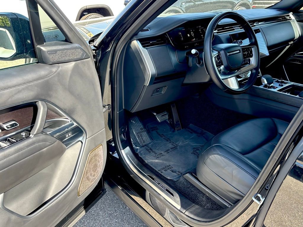 Used 2023 Land Rover Range Rover First Edition image 15