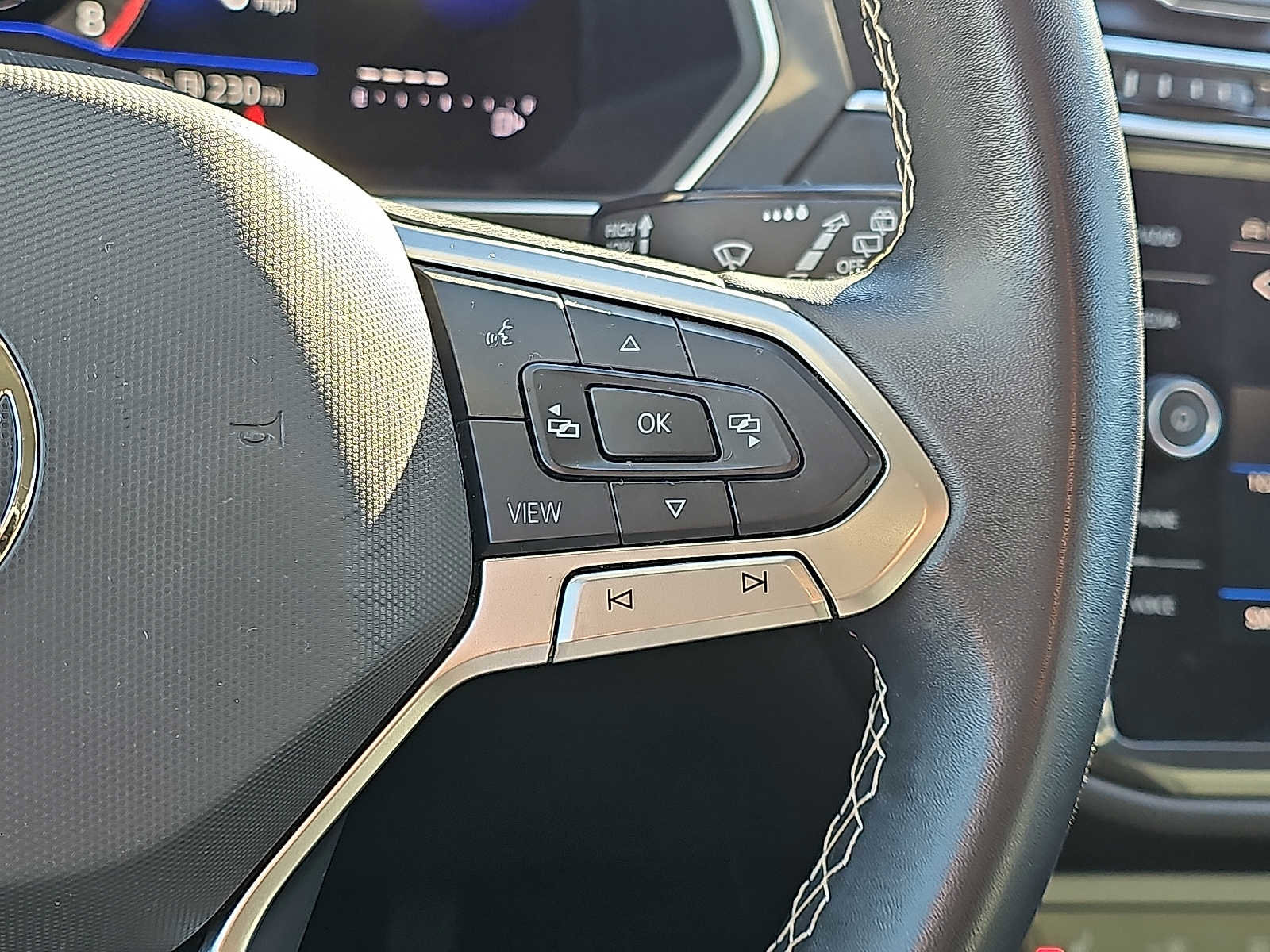 Used 2024 Volkswagen Tiguan SE image 22