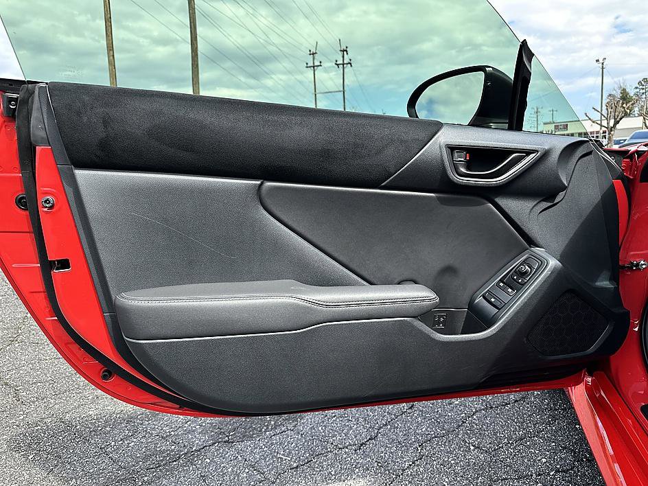 Used 2025 Toyota GR86 Premium w/ Performance Package image 9