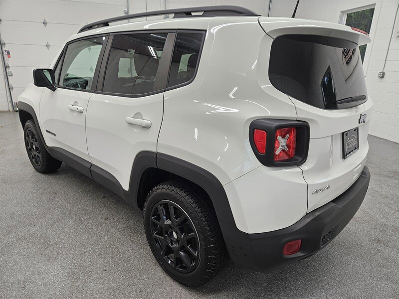 Used 2020 Jeep Renegade Latitude AWD/4WD image 7