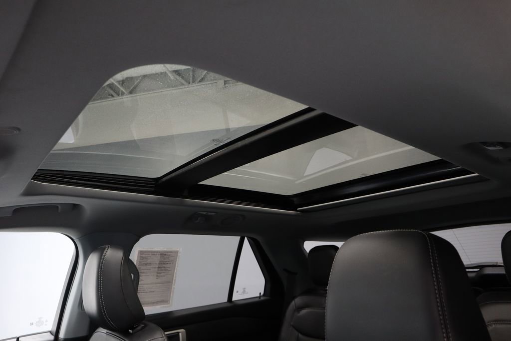 Certified 2022 Ford Explorer XLT w/ Equipment Group 202A image 38