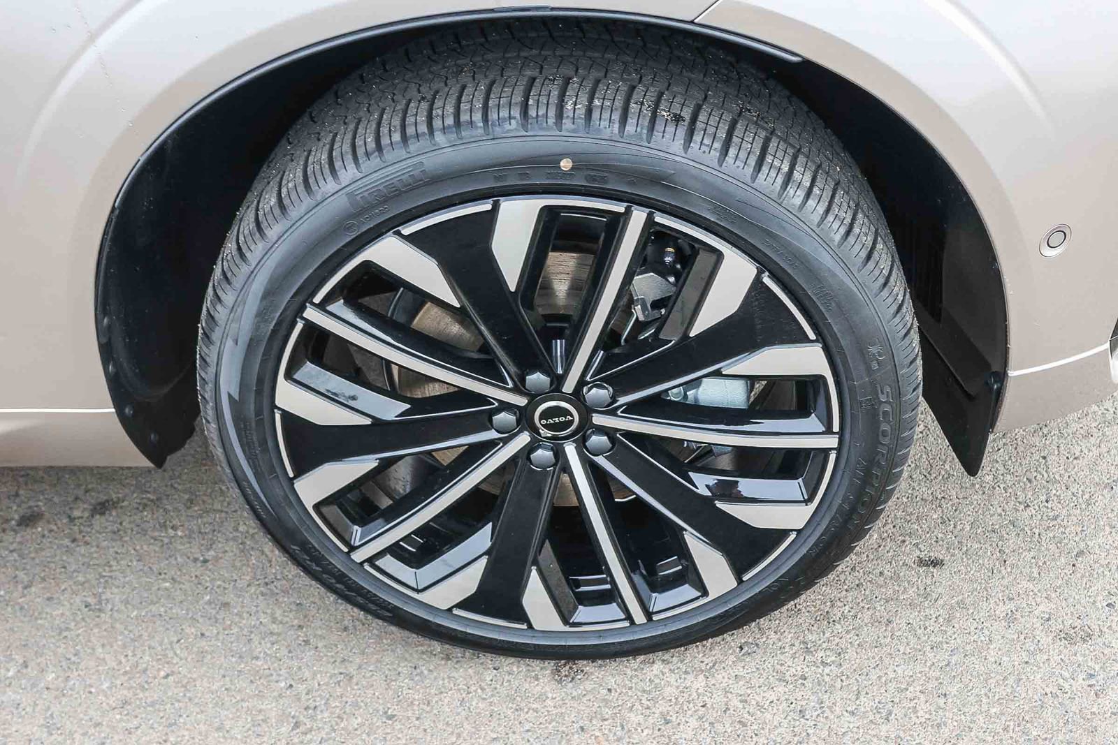 New 2026 Volvo XC60 T8 Ultra w/ Protection Package Premier image 15