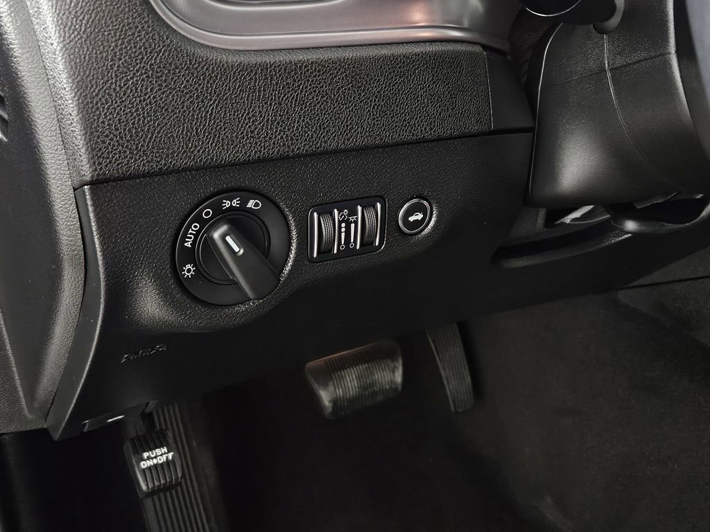 Used 2023 Dodge Charger SXT RWD image 25