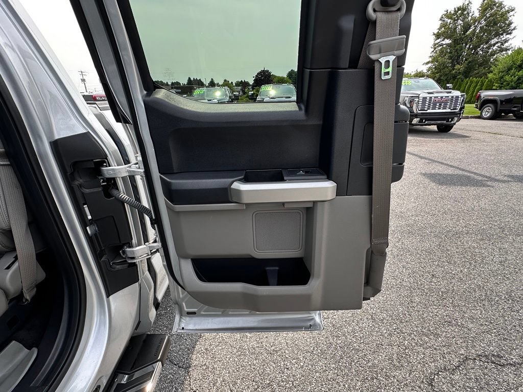 Used 2017 Ford F150 Lariat w/ Equipment Group 501A Mid AWD/4WD image 28