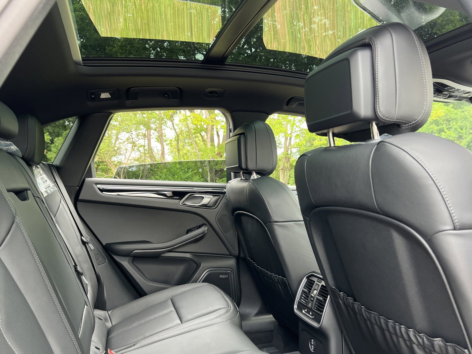New 2026 Porsche Macan image 21