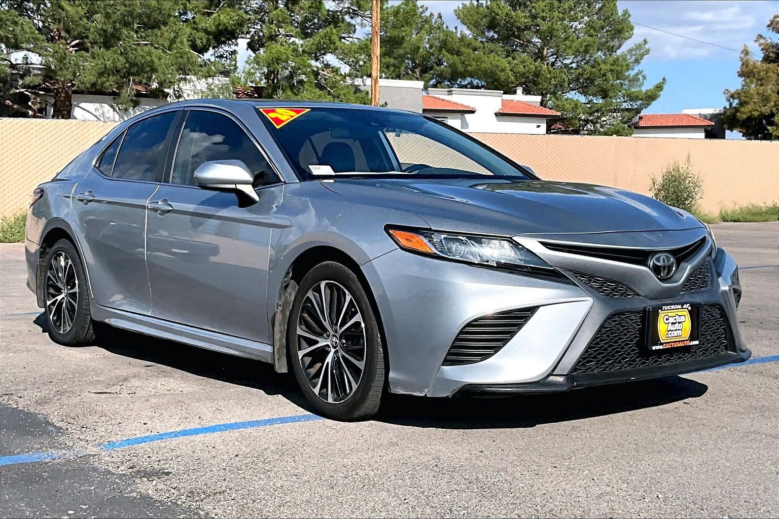 Used 2020 Toyota Camry SE FWD image 2