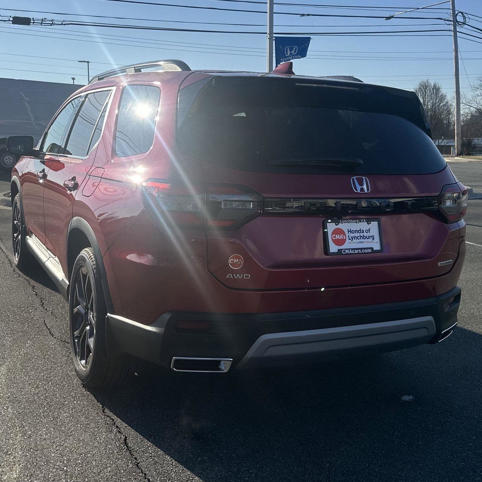 New 2025 Honda Pilot Touring image 3