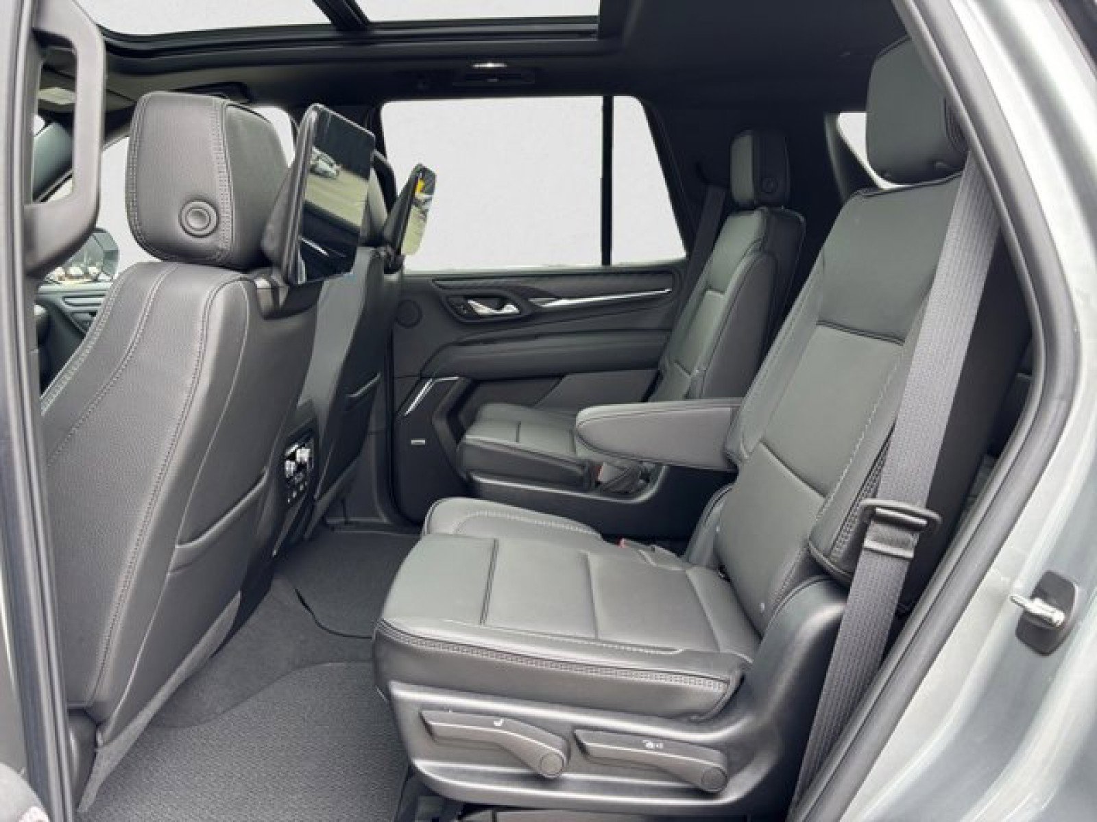 Used 2023 GMC Yukon Denali w/ Advanced Technology Package image 18